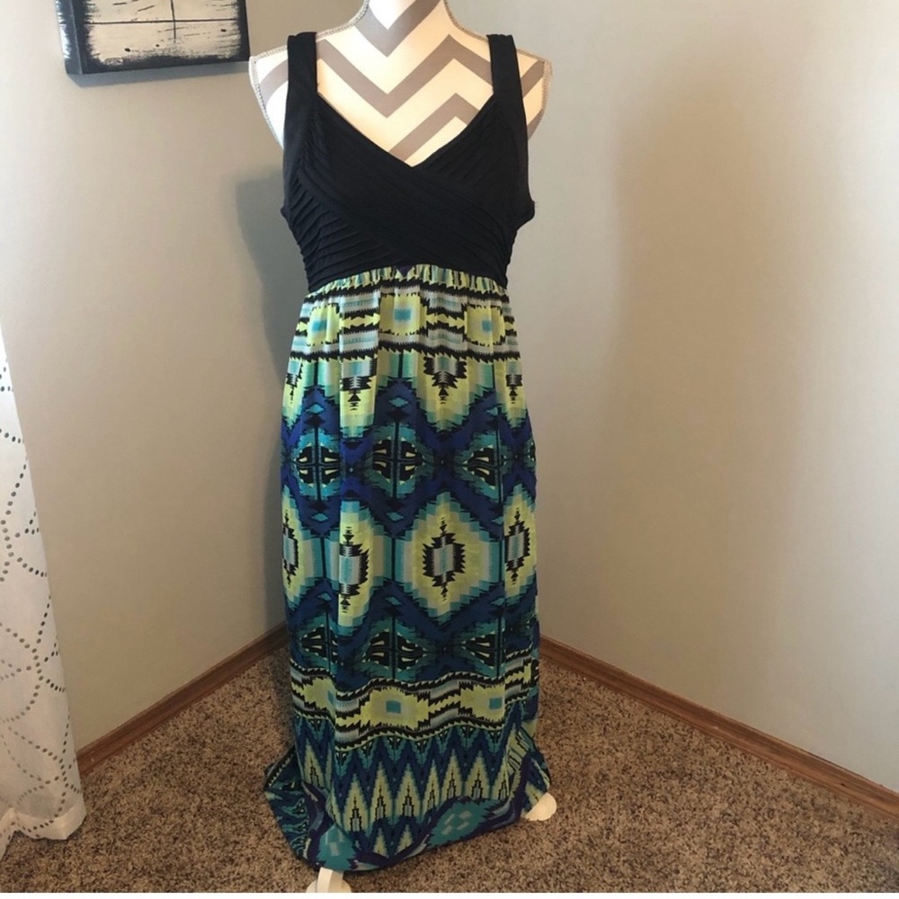 Allison Brittney Elegant Black Garment
